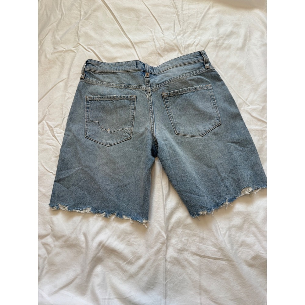 We The Free Free People Denim Shorts Light Wash Raw Hem Bermuda Size 28 - Picture 2 of 3